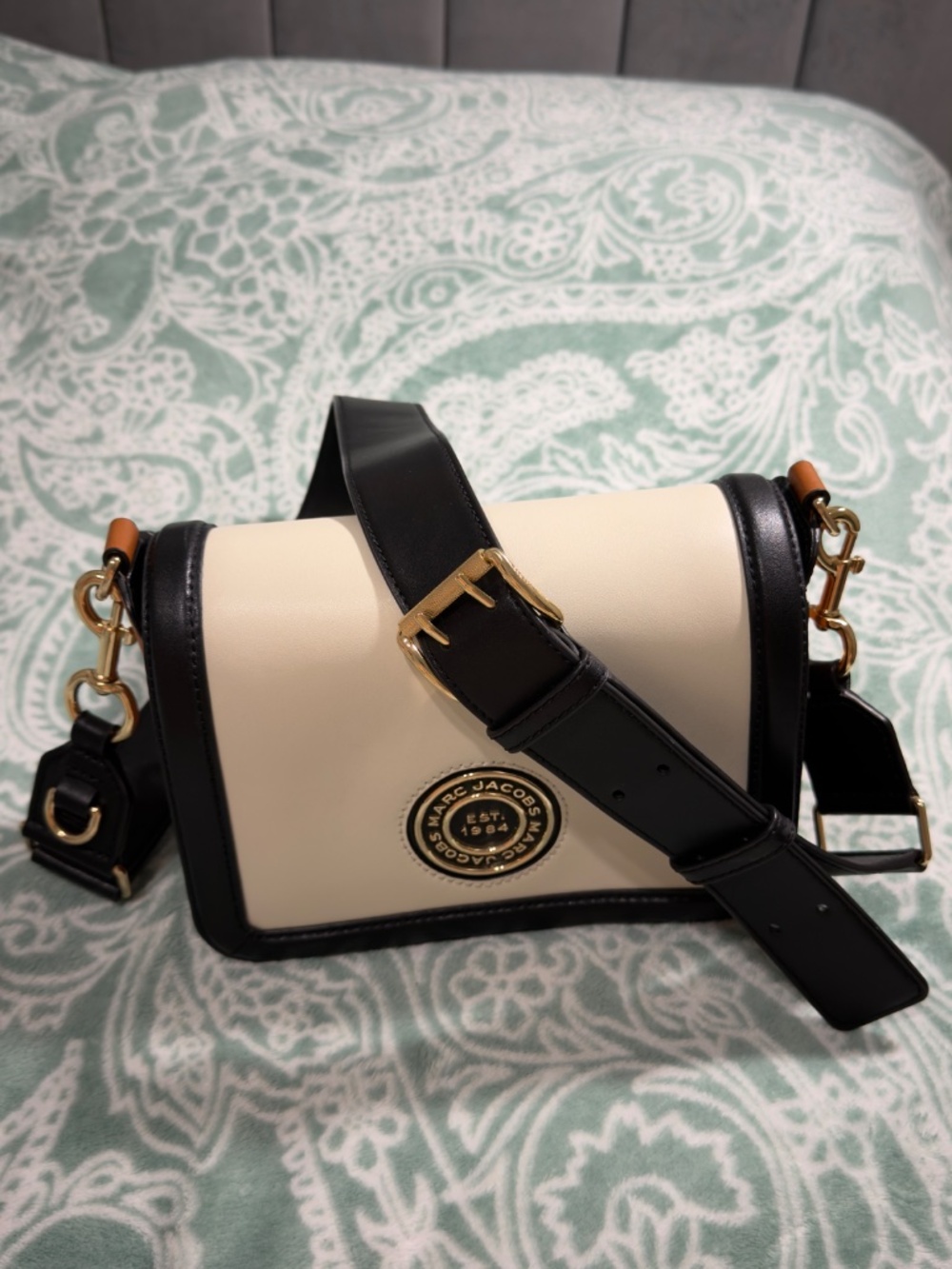 Marc Jacobs Crossbody Bag – Beige & Black – Like New - Picture 2 of 6